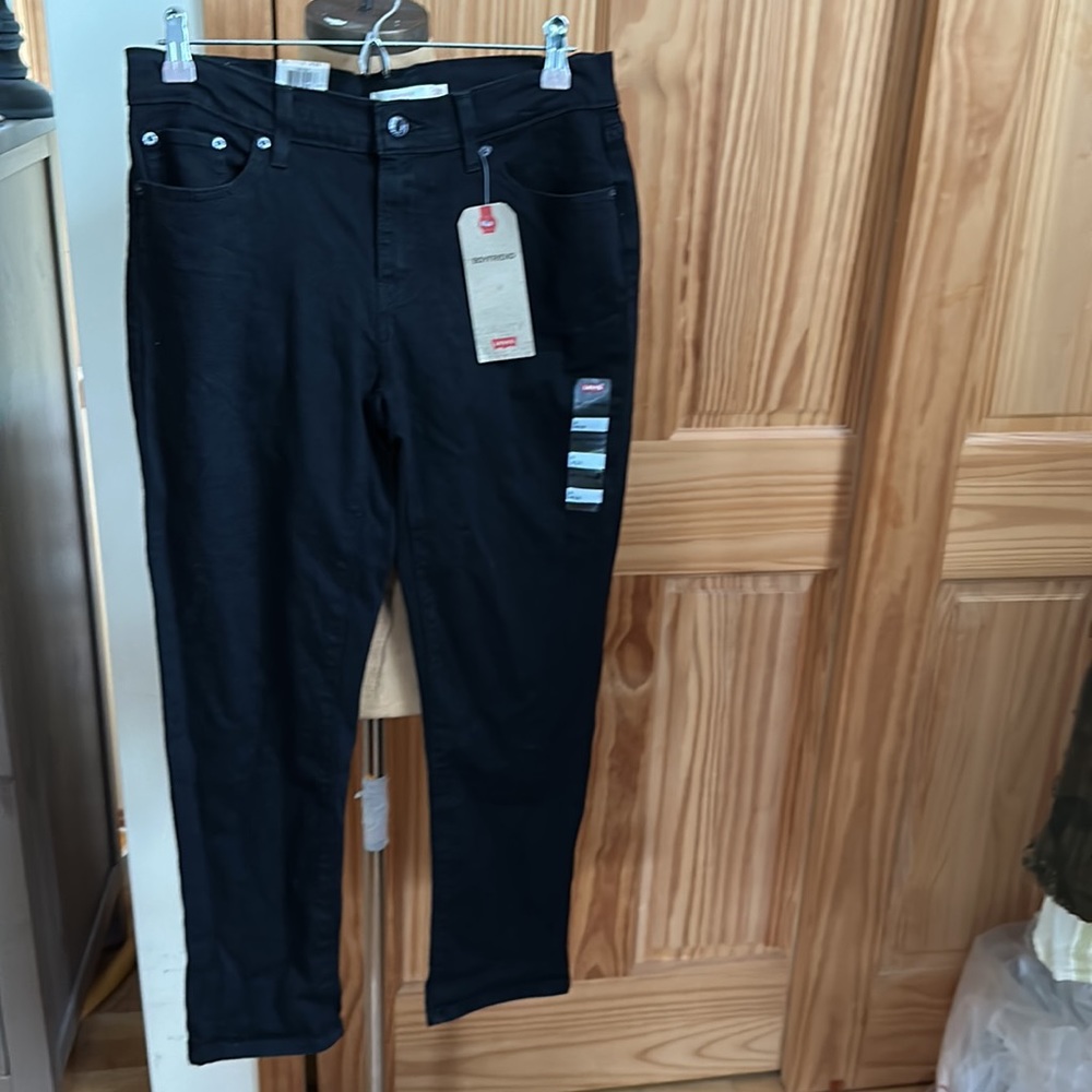 LEVI’S BLACK BOYFRIEND JEANS MID RISE SIZE 6/ W 28 NWT